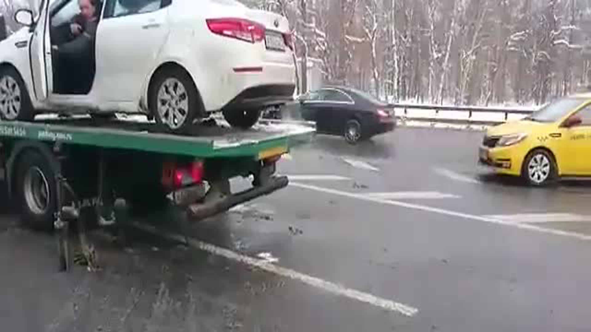 Эвакуация брошенных автомобилей со двора